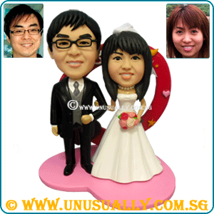 Personalized 3D Lovely Wedding Couple Figurines On Heart Frame